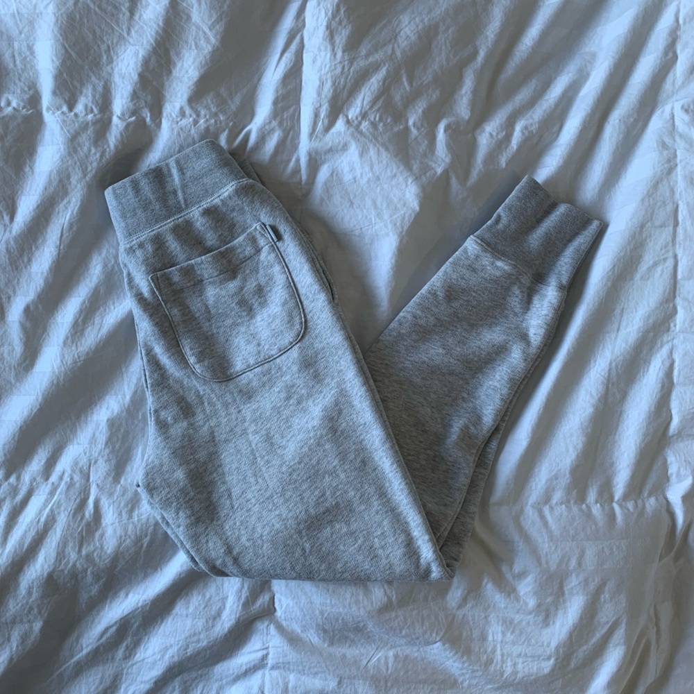 Aritzia TNA Heather Grey Sweatpants - Picture 4 of 9